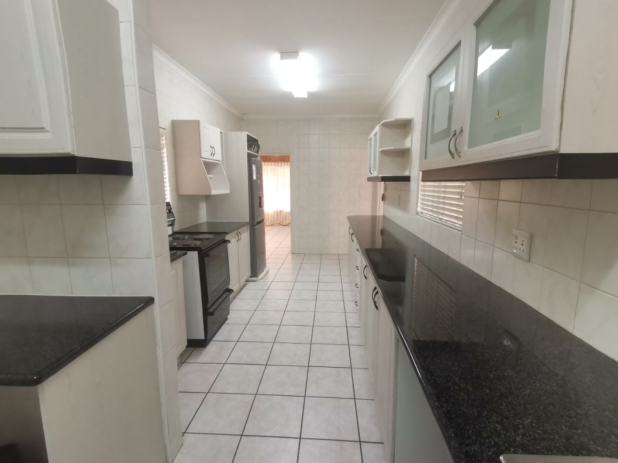 To Let 6 Bedroom Property for Rent in Margate KwaZulu-Natal