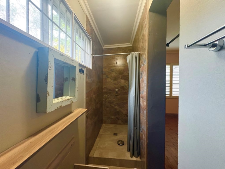 5 Bedroom Property for Sale in Umtentweni KwaZulu-Natal