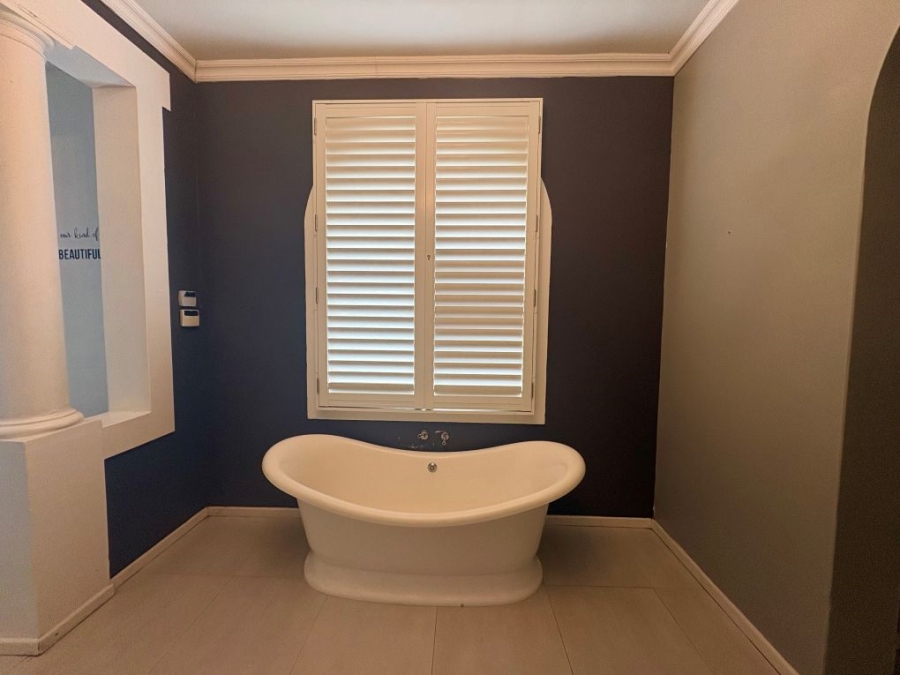 5 Bedroom Property for Sale in Umtentweni KwaZulu-Natal