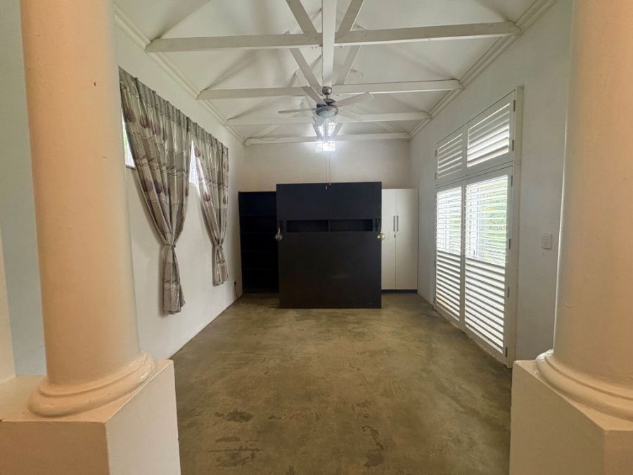 5 Bedroom Property for Sale in Umtentweni KwaZulu-Natal
