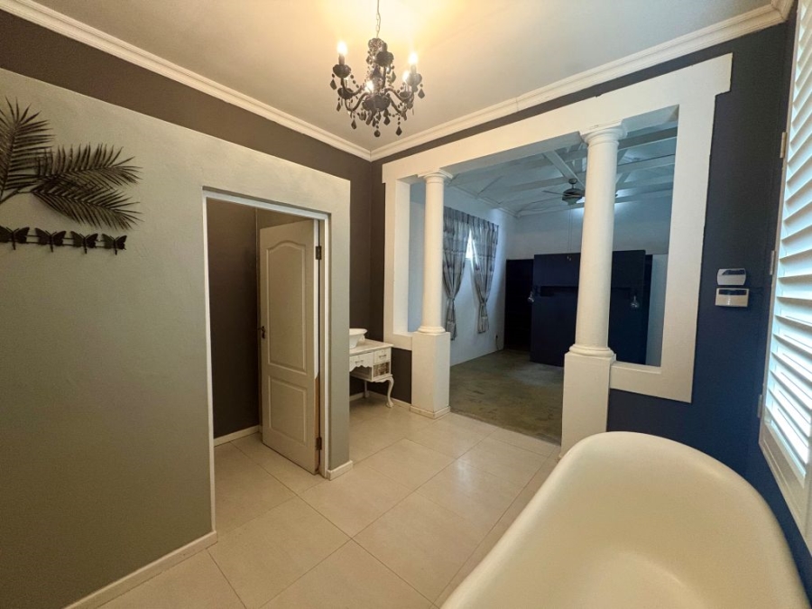 5 Bedroom Property for Sale in Umtentweni KwaZulu-Natal