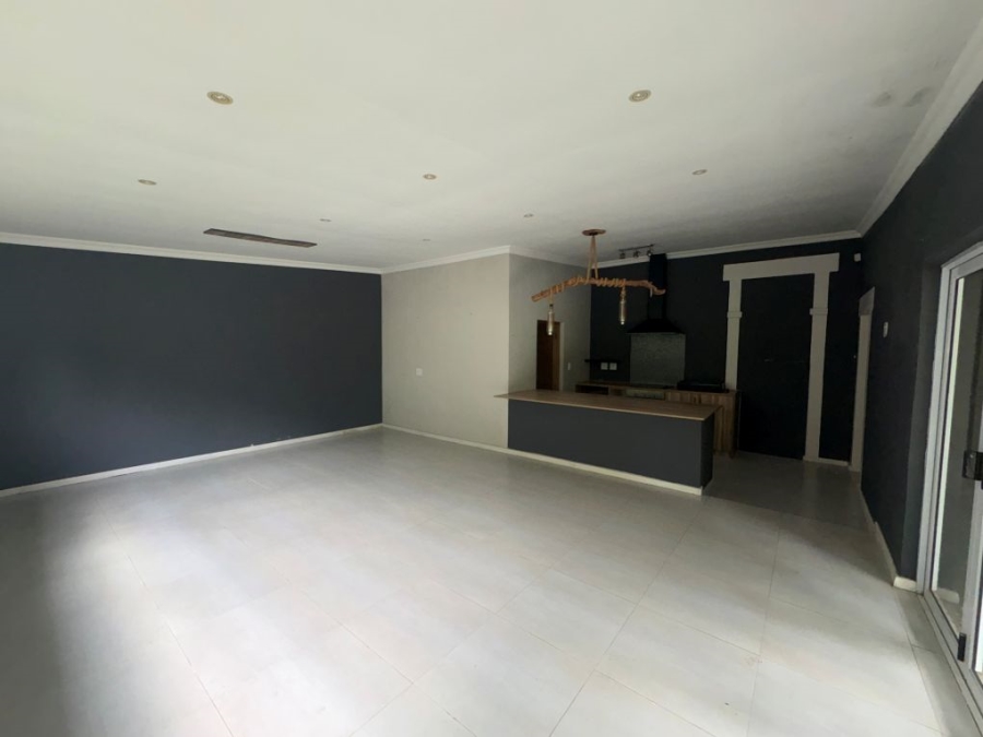 5 Bedroom Property for Sale in Umtentweni KwaZulu-Natal