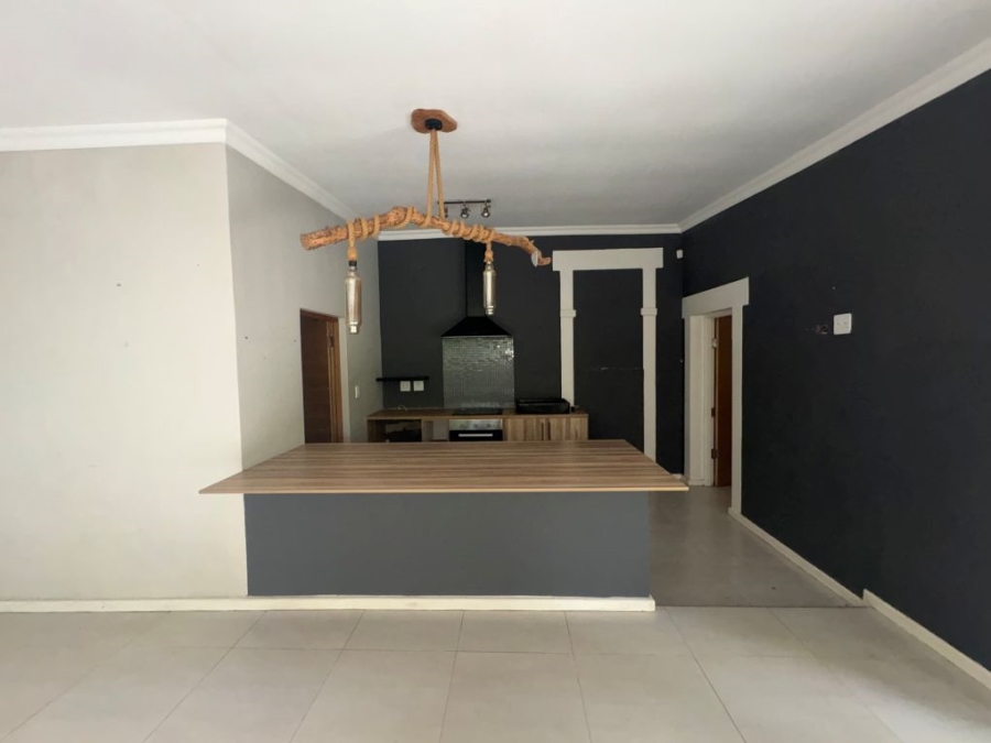 5 Bedroom Property for Sale in Umtentweni KwaZulu-Natal