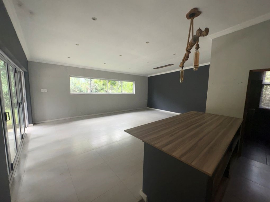 5 Bedroom Property for Sale in Umtentweni KwaZulu-Natal