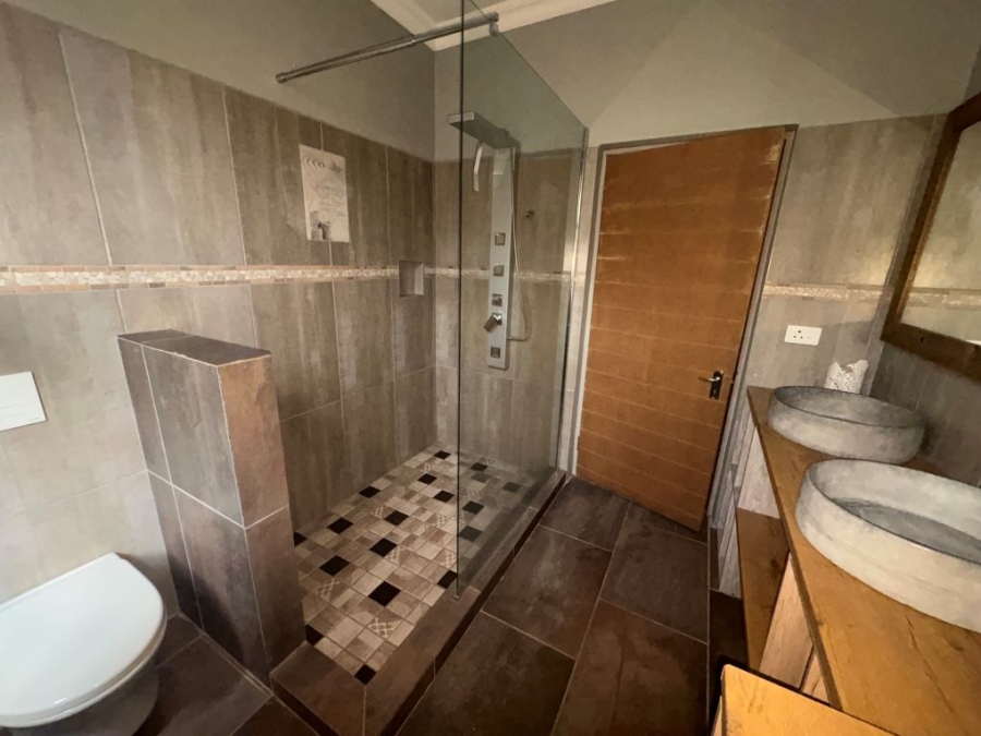 5 Bedroom Property for Sale in Umtentweni KwaZulu-Natal