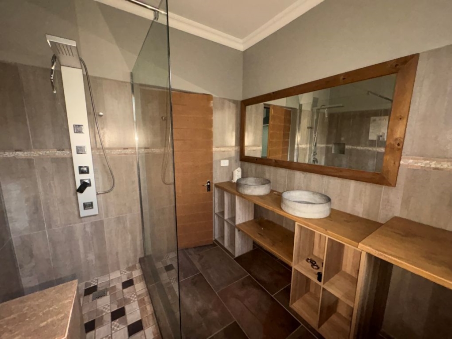 5 Bedroom Property for Sale in Umtentweni KwaZulu-Natal
