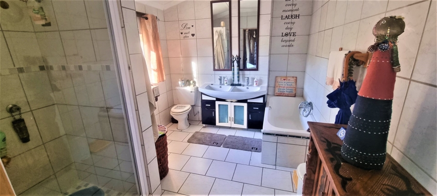 4 Bedroom Property for Sale in Sea Park KwaZulu-Natal