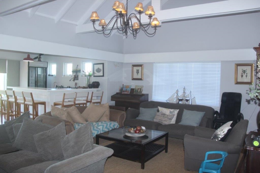 5 Bedroom Property for Sale in Umtentweni KwaZulu-Natal