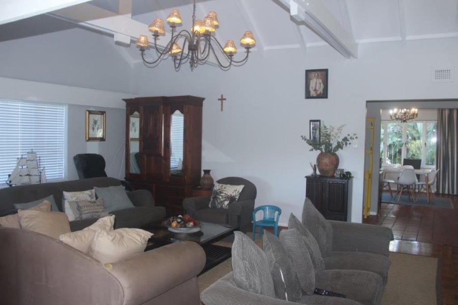 5 Bedroom Property for Sale in Umtentweni KwaZulu-Natal