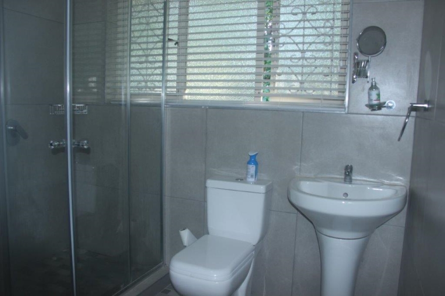 5 Bedroom Property for Sale in Umtentweni KwaZulu-Natal