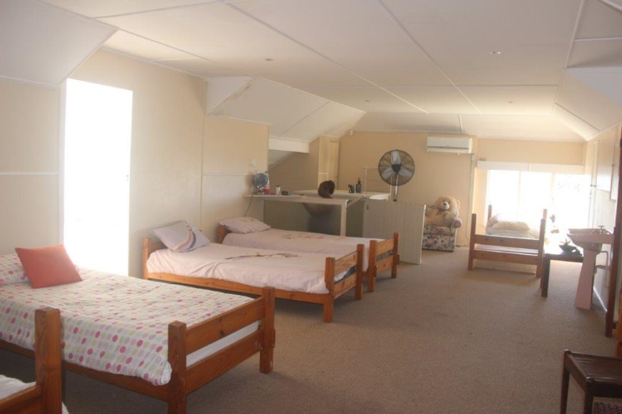 5 Bedroom Property for Sale in Umtentweni KwaZulu-Natal