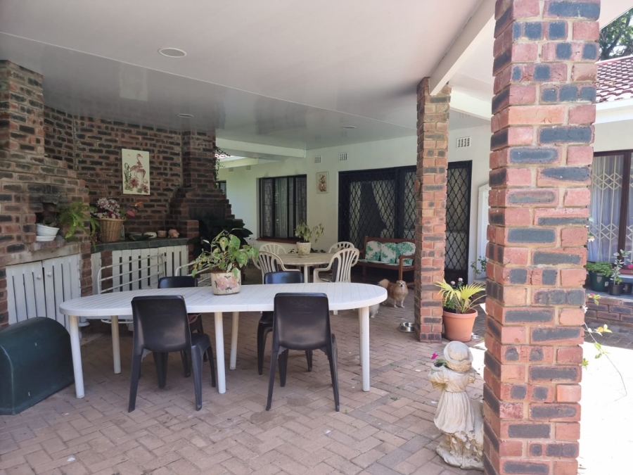 5 Bedroom Property for Sale in Umtentweni KwaZulu-Natal