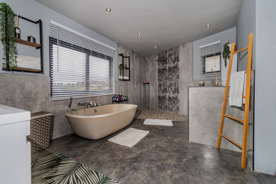 6 Bedroom Property for Sale in Crestholme KwaZulu-Natal