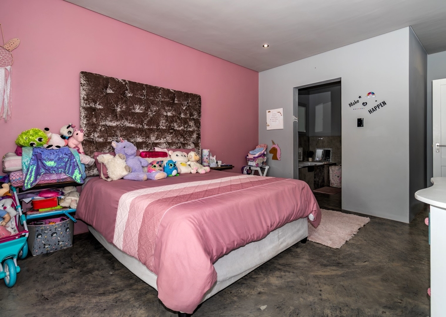 6 Bedroom Property for Sale in Crestholme KwaZulu-Natal