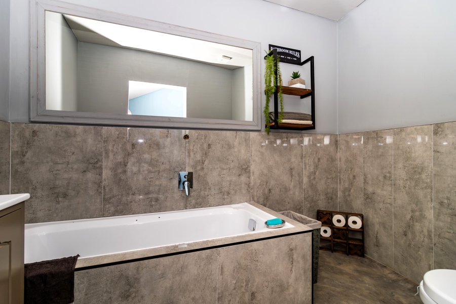 6 Bedroom Property for Sale in Crestholme KwaZulu-Natal