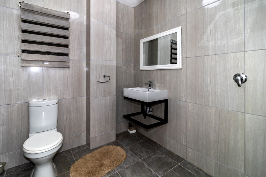 6 Bedroom Property for Sale in Crestholme KwaZulu-Natal