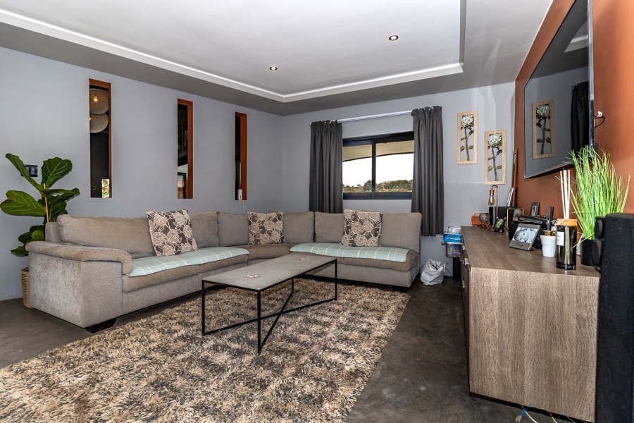 6 Bedroom Property for Sale in Crestholme KwaZulu-Natal