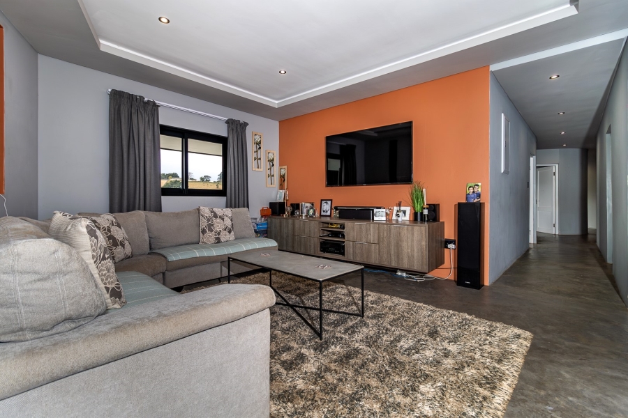 6 Bedroom Property for Sale in Crestholme KwaZulu-Natal