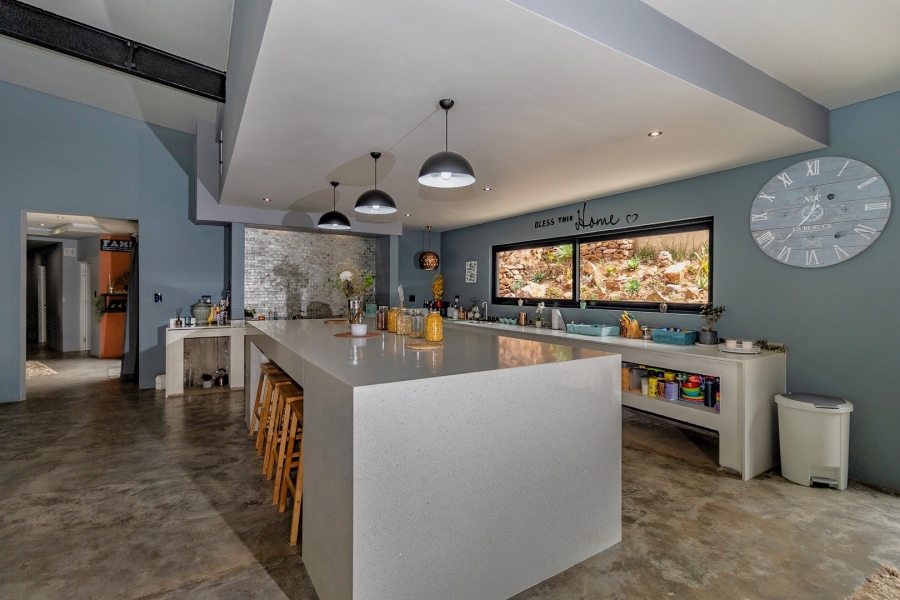 6 Bedroom Property for Sale in Crestholme KwaZulu-Natal