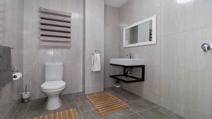 6 Bedroom Property for Sale in Crestholme KwaZulu-Natal