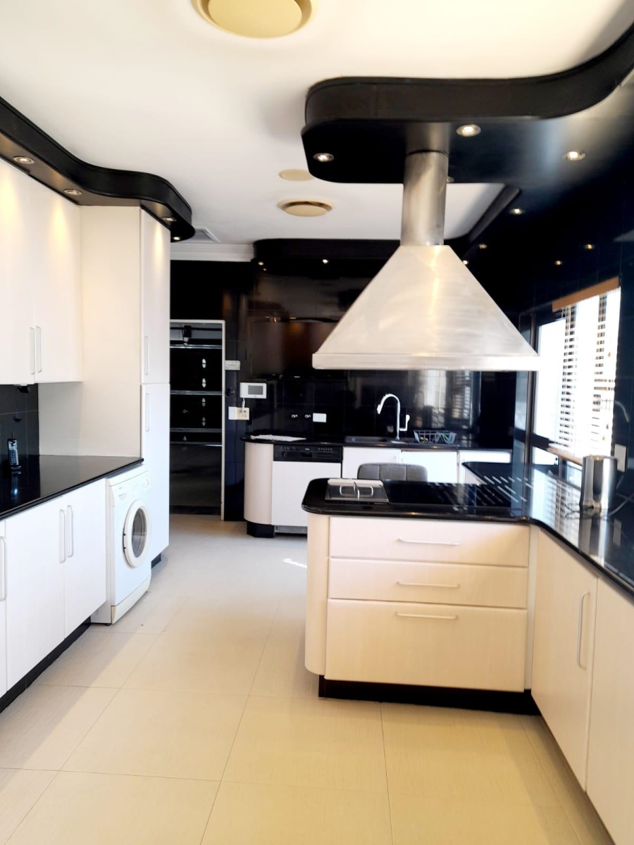 8 Bedroom Property for Sale in Umhlanga KwaZulu-Natal