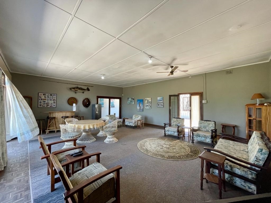 6 Bedroom Property for Sale in Tugela Mouth KwaZulu-Natal