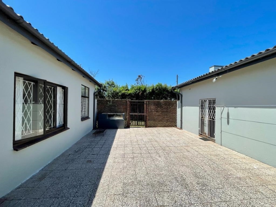 6 Bedroom Property for Sale in Tugela Mouth KwaZulu-Natal