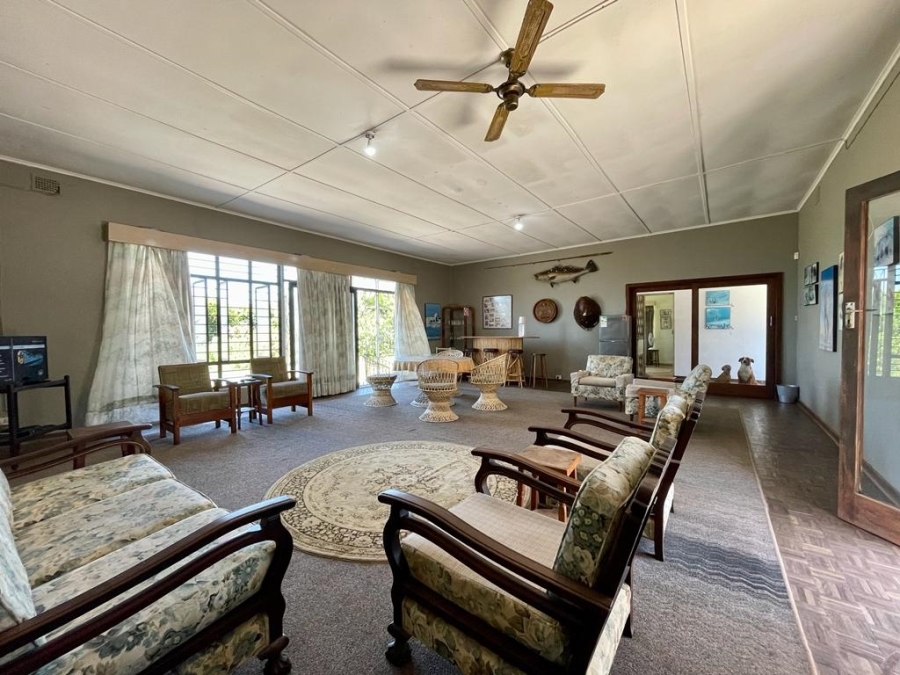 6 Bedroom Property for Sale in Tugela Mouth KwaZulu-Natal