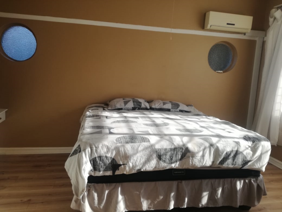 1 Bedroom Property for Sale in Essenwood KwaZulu-Natal