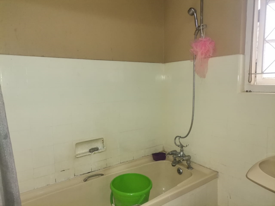 1 Bedroom Property for Sale in Essenwood KwaZulu-Natal