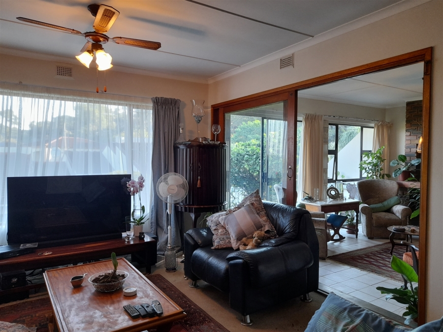 3 Bedroom Property for Sale in Uvongo KwaZulu-Natal
