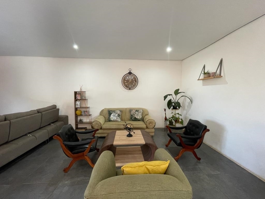 6 Bedroom Property for Sale in Tugela Mouth KwaZulu-Natal