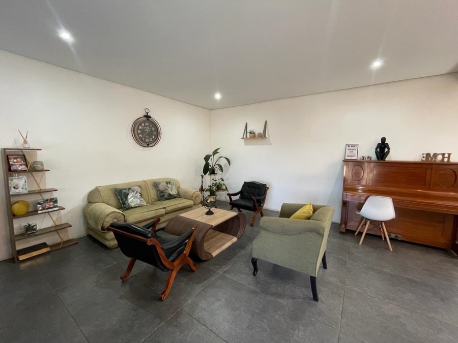6 Bedroom Property for Sale in Tugela Mouth KwaZulu-Natal