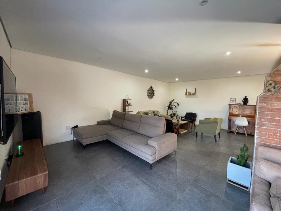 6 Bedroom Property for Sale in Tugela Mouth KwaZulu-Natal