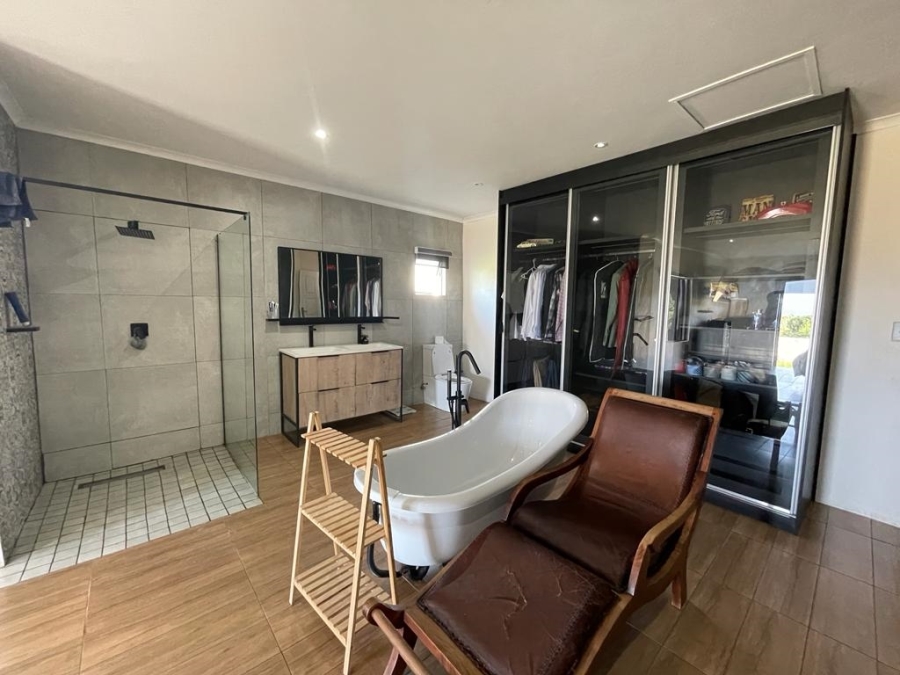6 Bedroom Property for Sale in Tugela Mouth KwaZulu-Natal