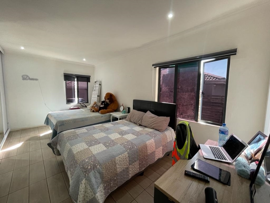 6 Bedroom Property for Sale in Tugela Mouth KwaZulu-Natal