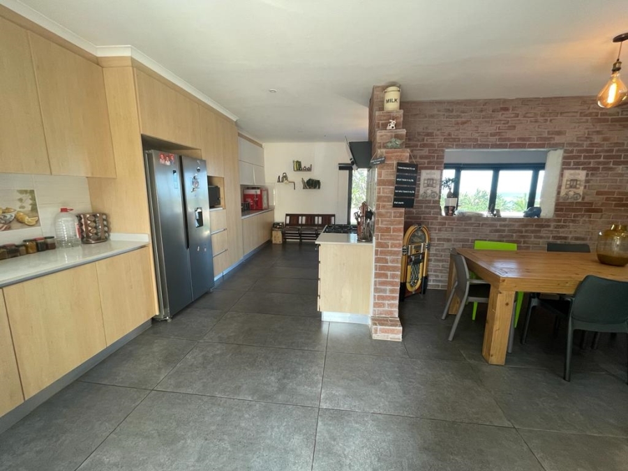 6 Bedroom Property for Sale in Tugela Mouth KwaZulu-Natal