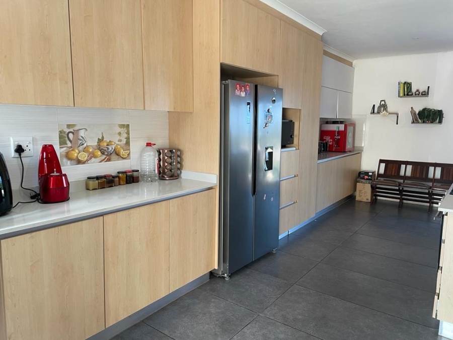 6 Bedroom Property for Sale in Tugela Mouth KwaZulu-Natal