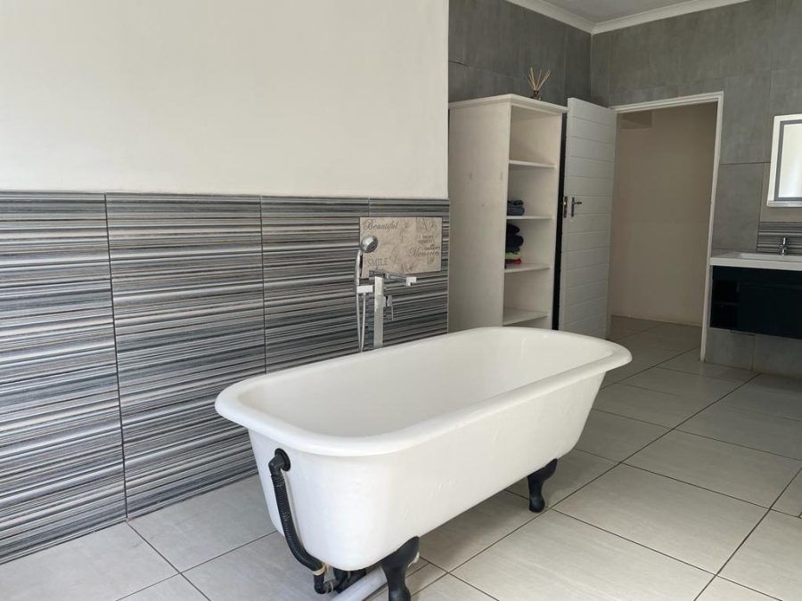 6 Bedroom Property for Sale in Tugela Mouth KwaZulu-Natal