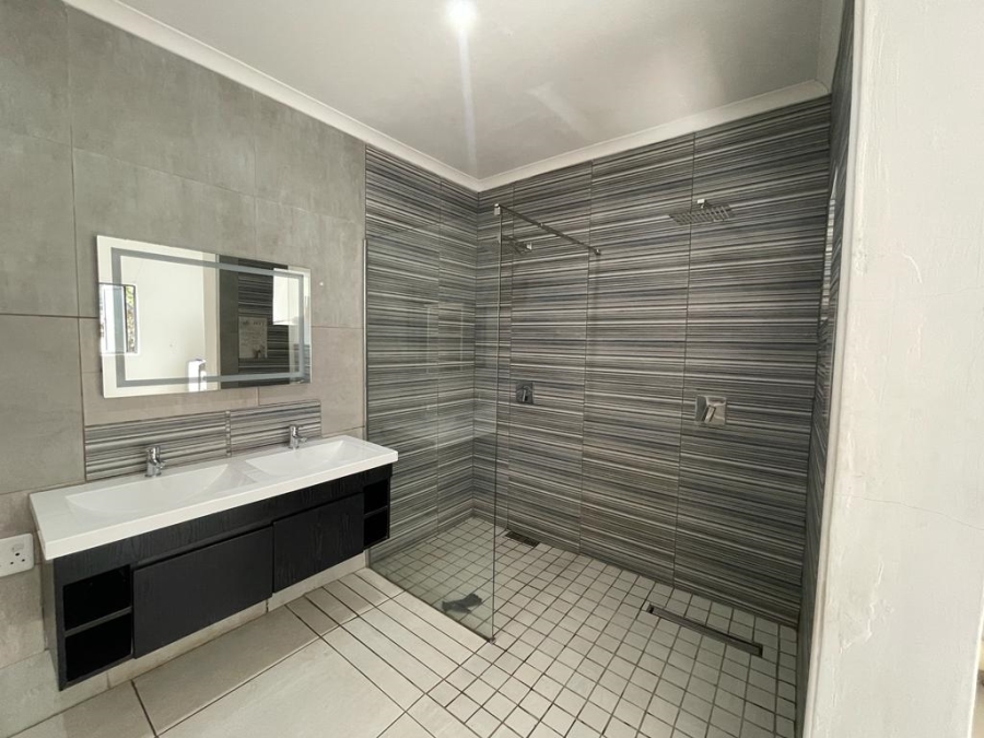 6 Bedroom Property for Sale in Tugela Mouth KwaZulu-Natal