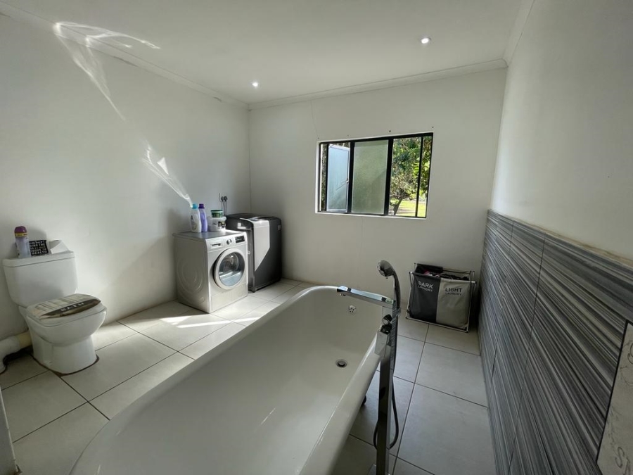 6 Bedroom Property for Sale in Tugela Mouth KwaZulu-Natal