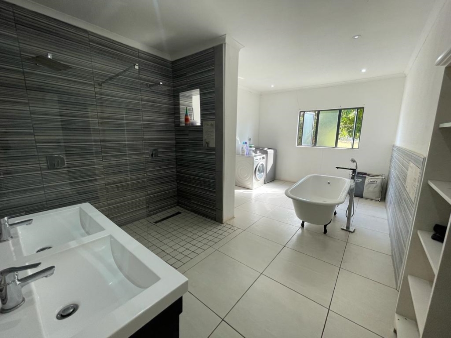 6 Bedroom Property for Sale in Tugela Mouth KwaZulu-Natal