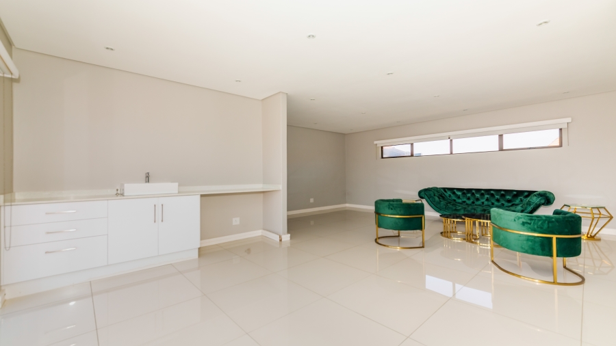 6 Bedroom Property for Sale in Izinga Estate KwaZulu-Natal