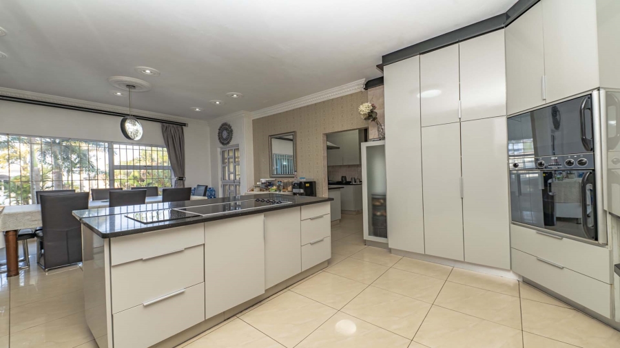 5 Bedroom Property for Sale in Umhlanga KwaZulu-Natal