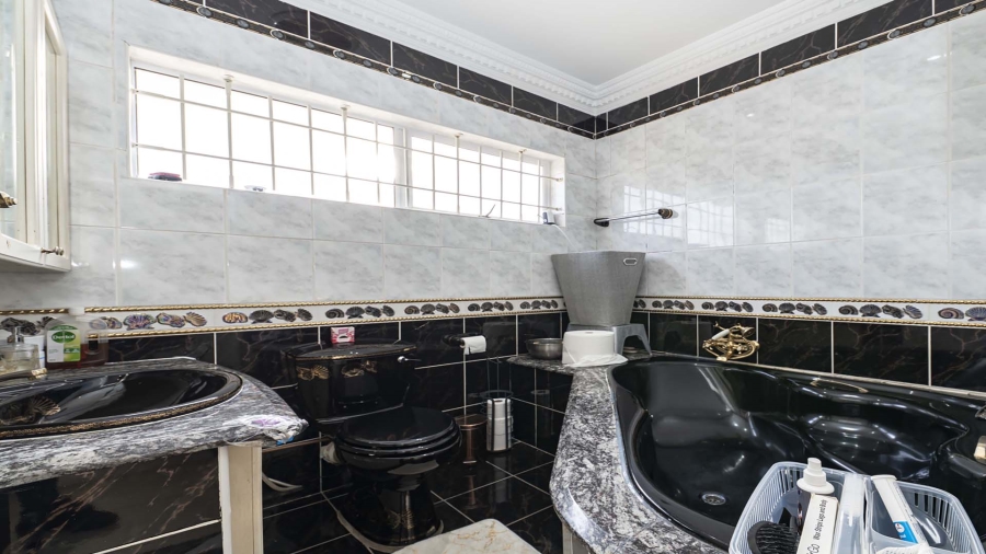 5 Bedroom Property for Sale in Umhlanga KwaZulu-Natal