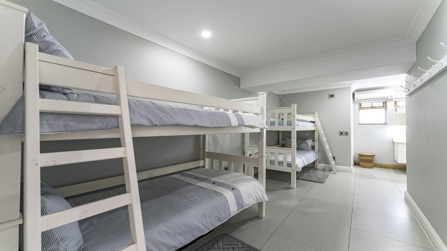 6 Bedroom Property for Sale in Tinley Manor KwaZulu-Natal