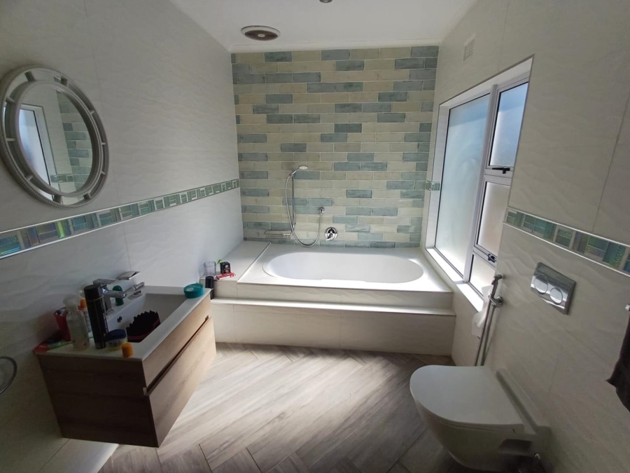 4 Bedroom Property for Sale in Meer En See KwaZulu-Natal