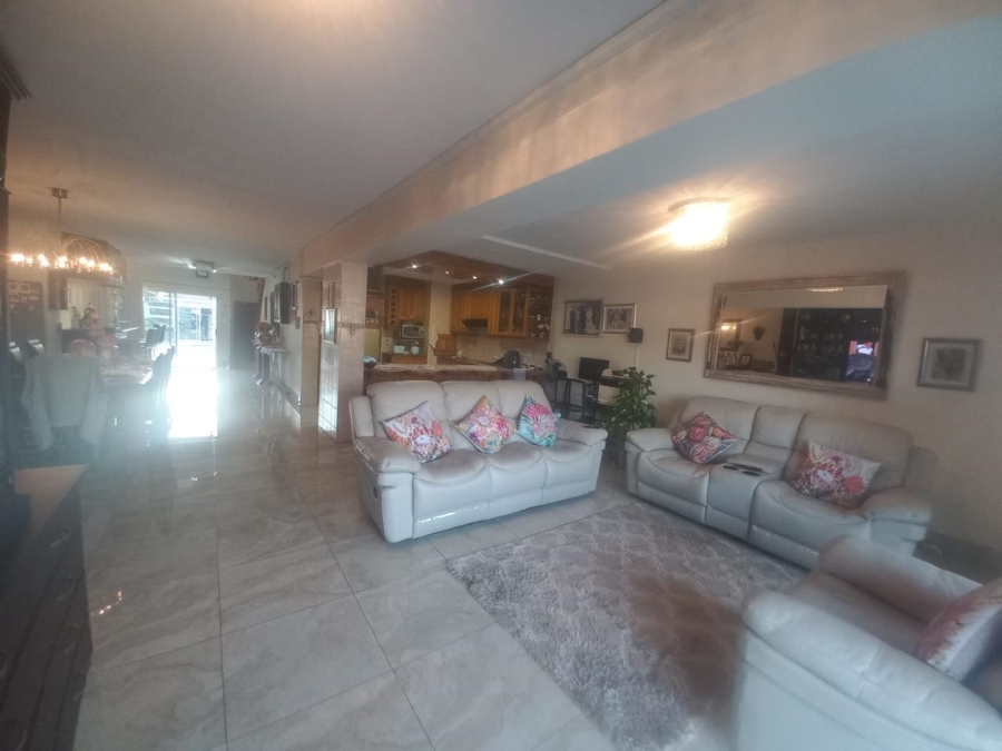 3 Bedroom Property for Sale in Meer En See KwaZulu-Natal