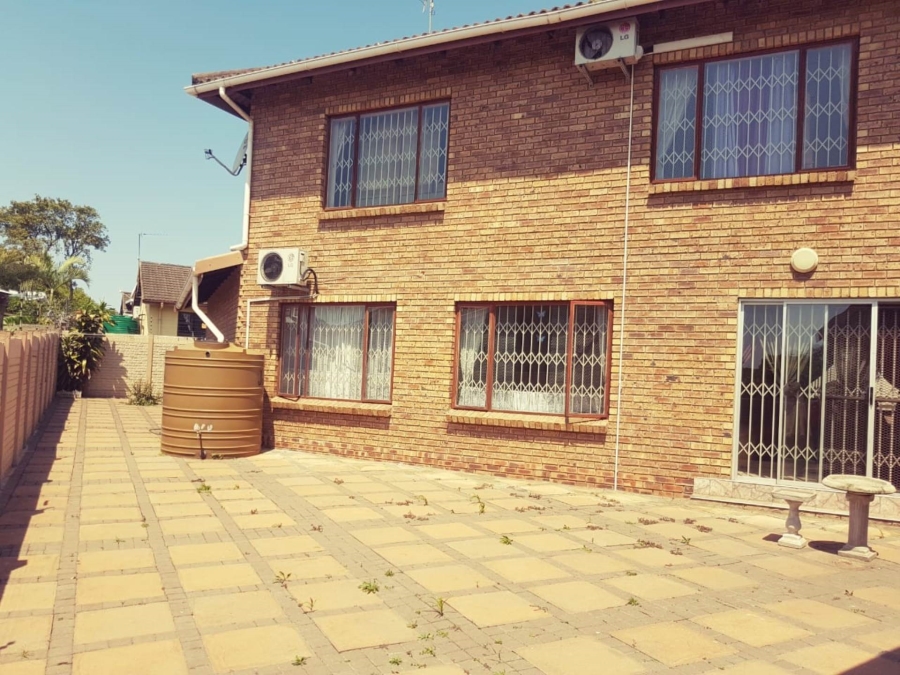 6 Bedroom Property for Sale in Veld En Vlei KwaZulu-Natal