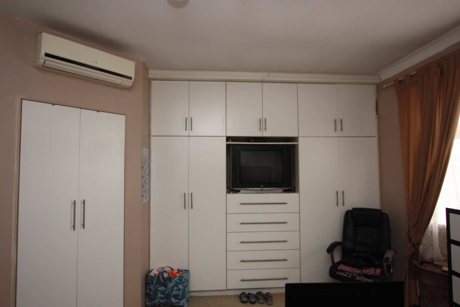 3 Bedroom Property for Sale in Queensburgh KwaZulu-Natal